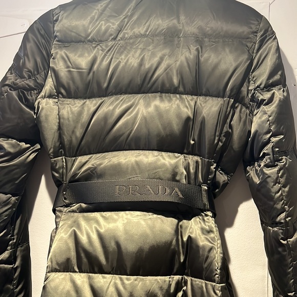 Elegant puffer coat size 40 Italy so 36 French and US 4 - Picture 2 of 8